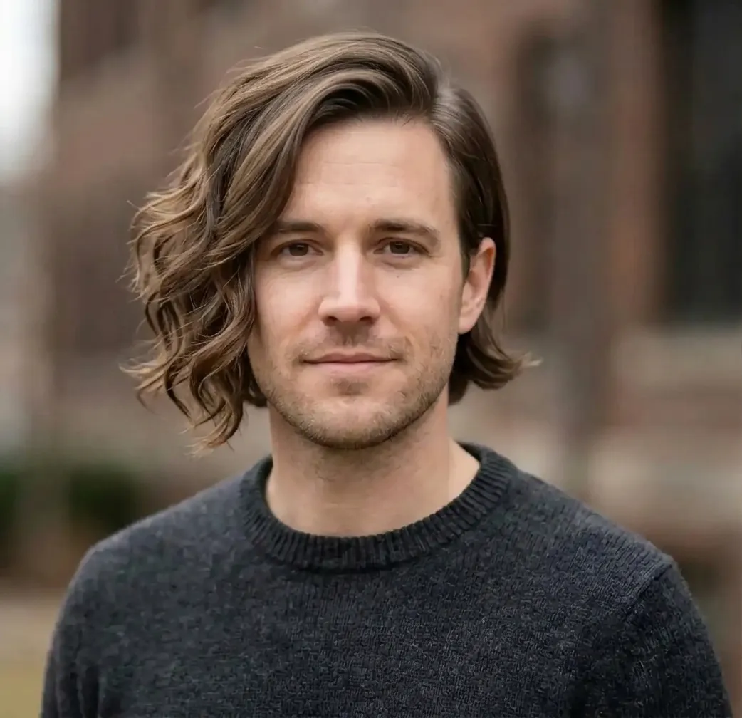 Asymmetric Wavy Flare hairstyle for Men