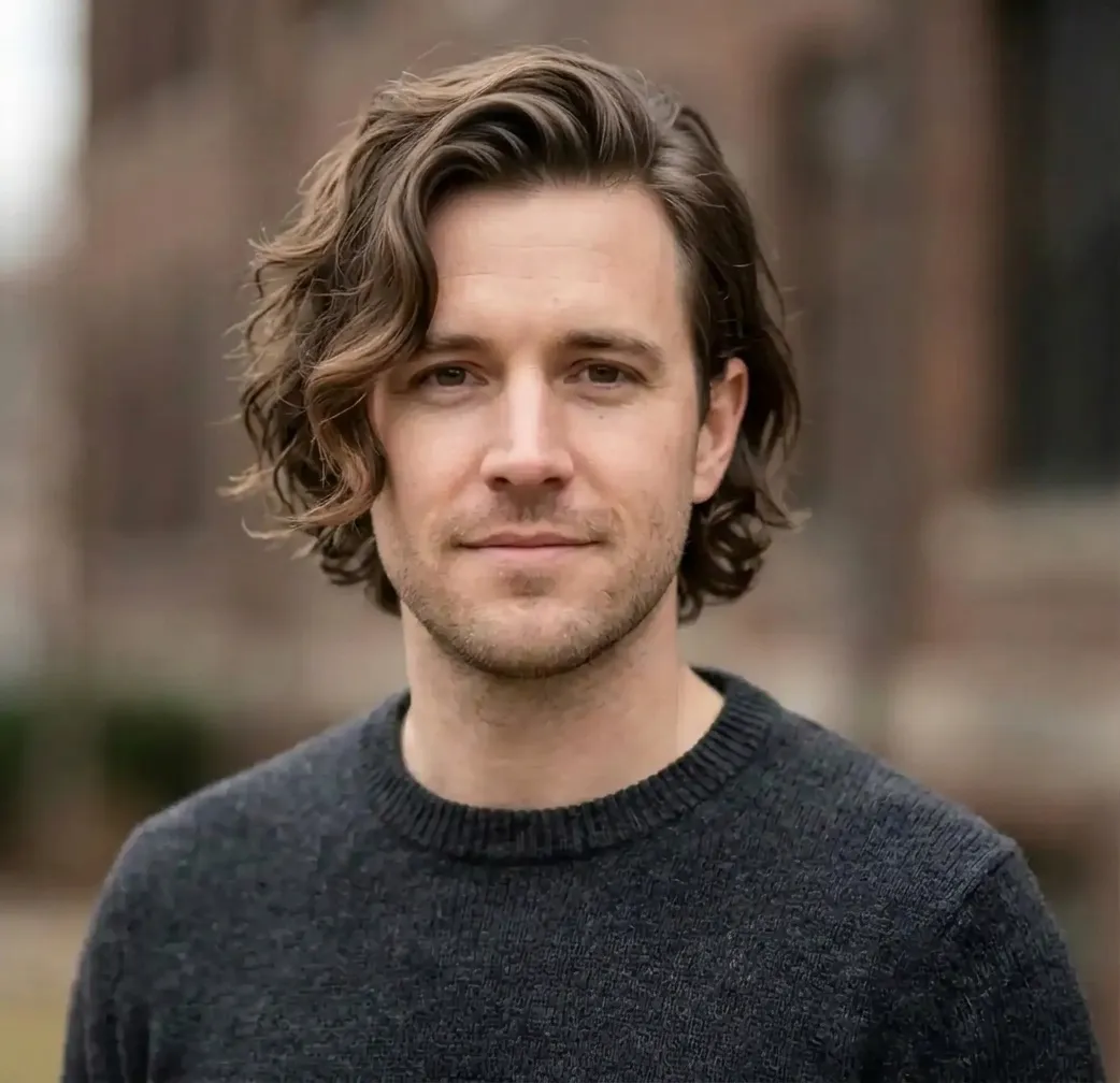 Tousled S-Wave Bob hairstyle for Men