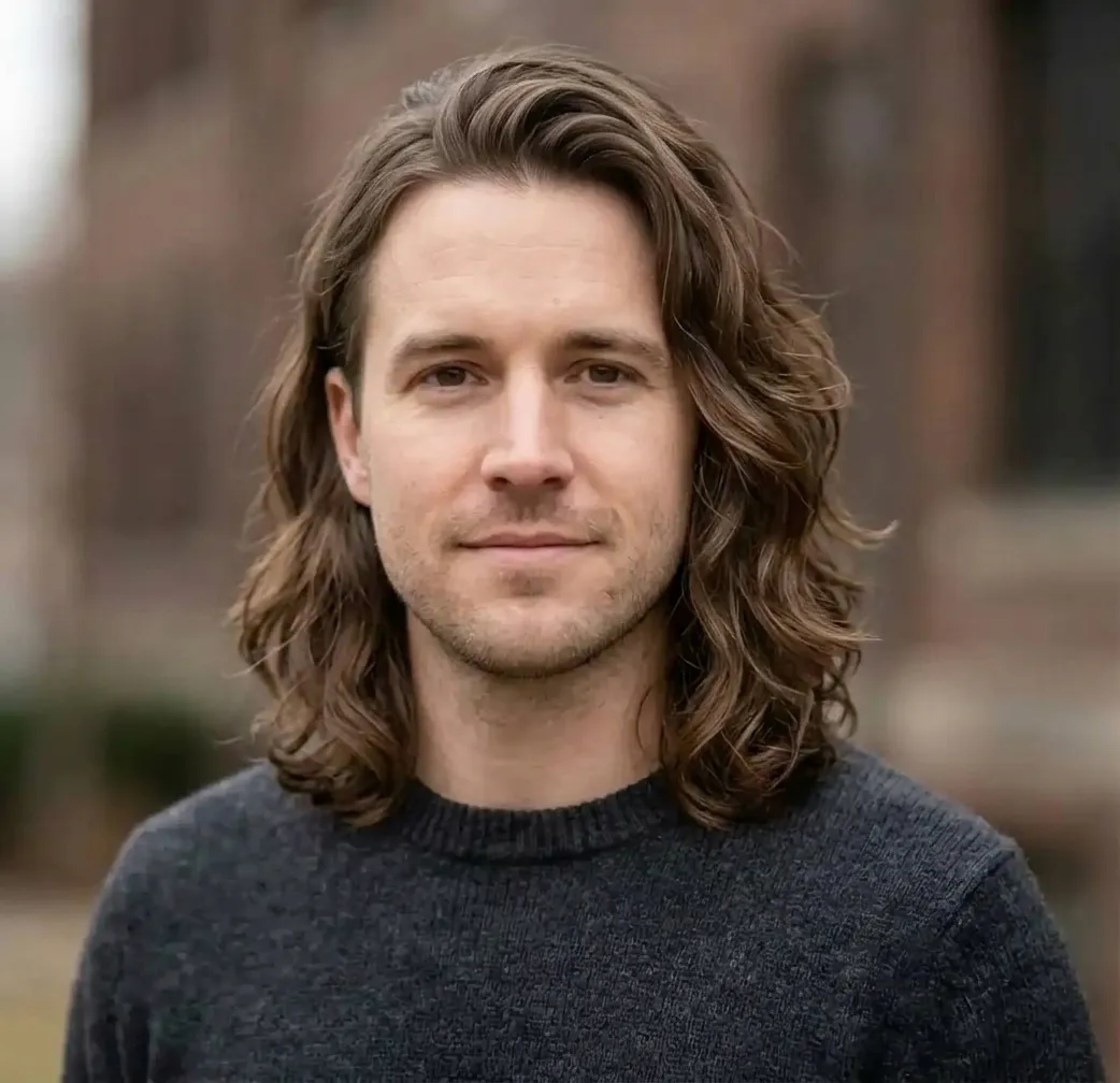 Effortless Wavy Lob hairstyle for Men