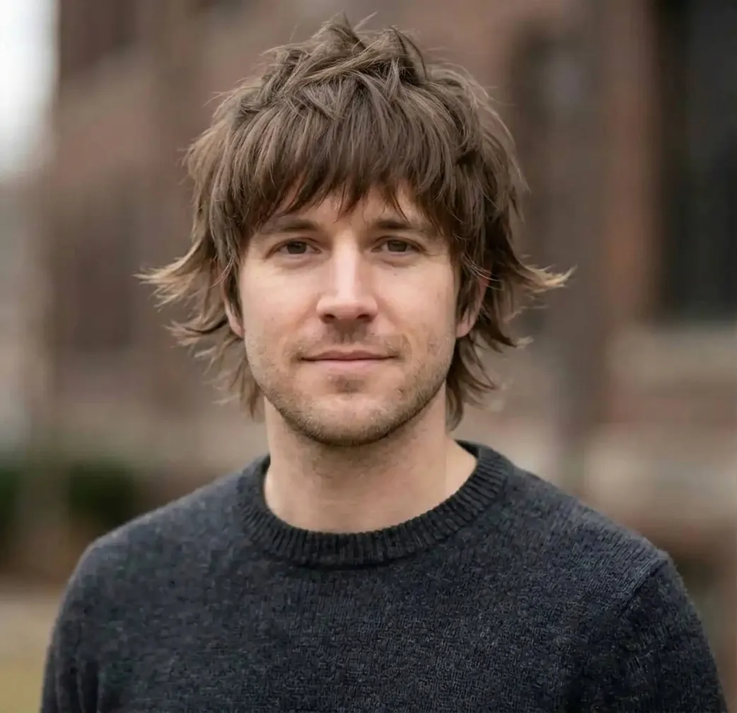 Flared Shaggy Pixie hairstyle for Men