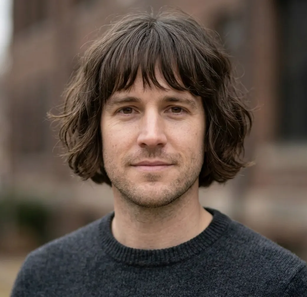 Fringed Wavy Bob hairstyle for Men