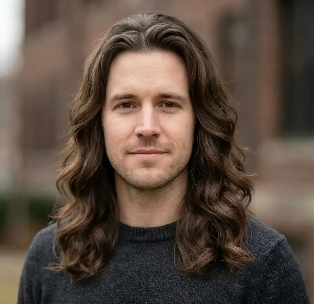 Defined Loose Waves hairstyle for Men