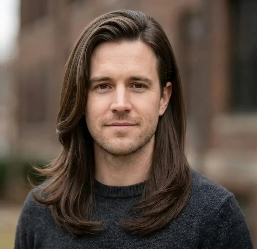 Gently Tapered Straight hairstyle for Men