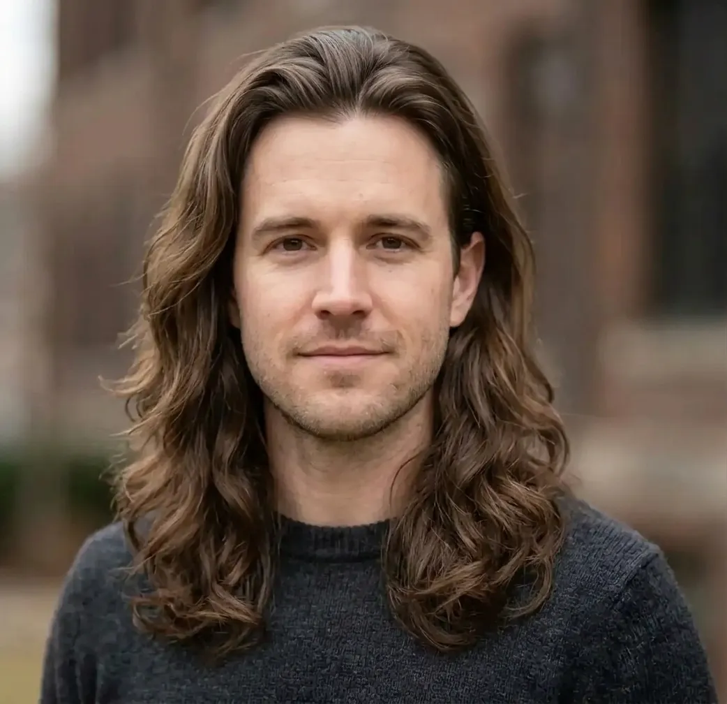 Romantic Wavy Layers hairstyle for Men