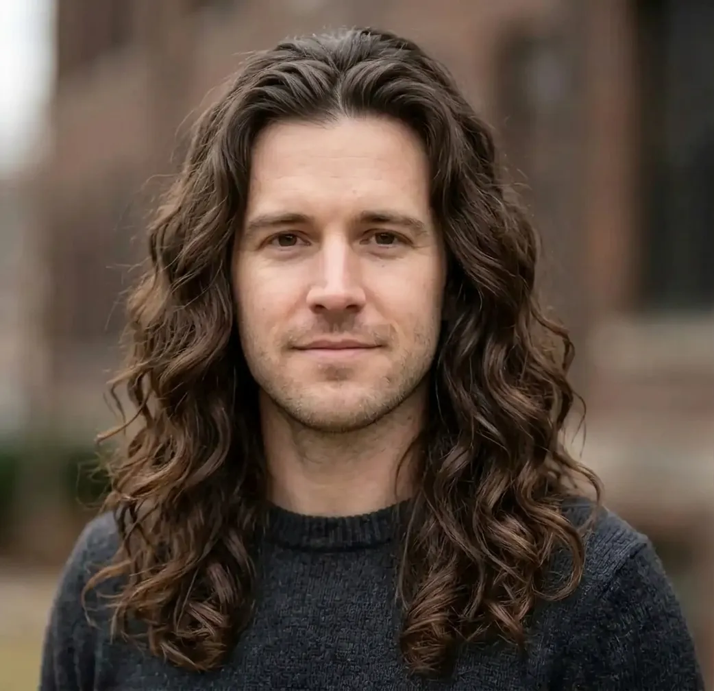 Voluminous Long Ripples hairstyle for Men
