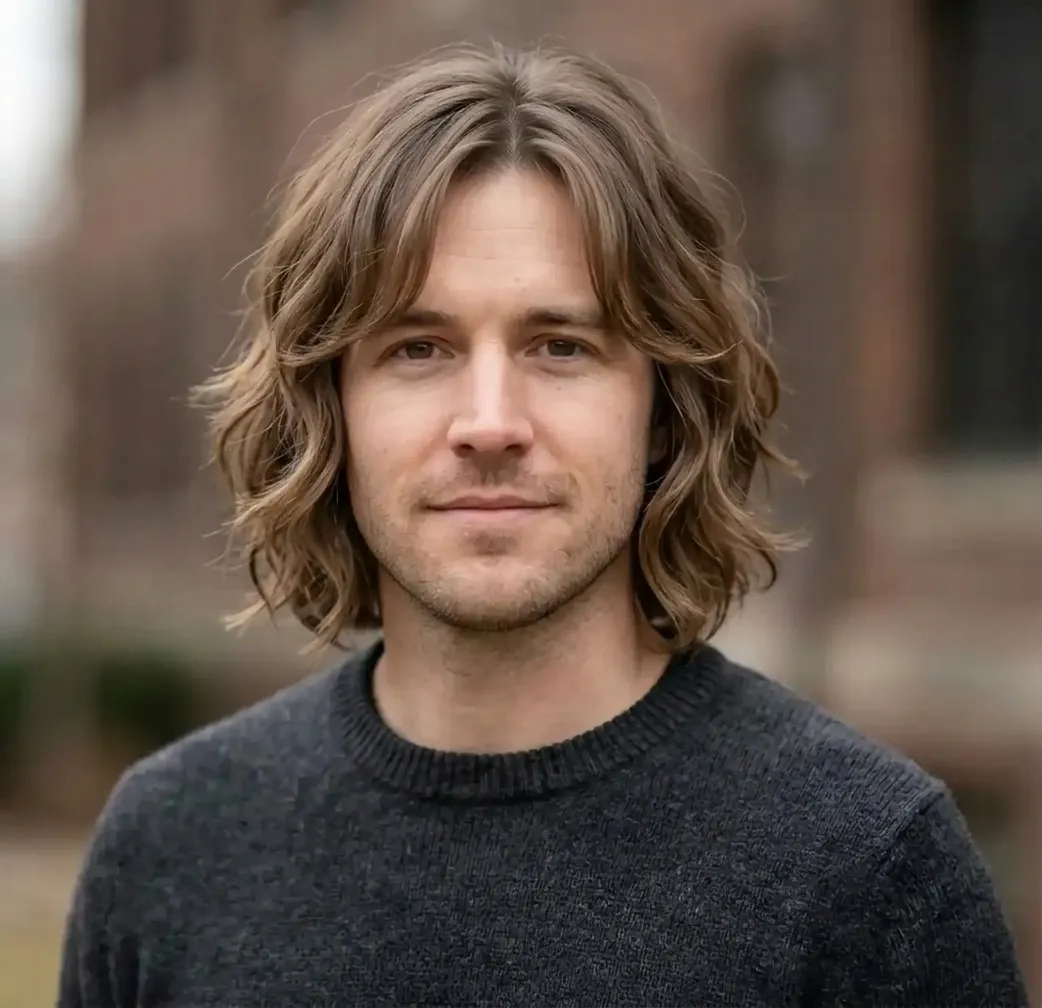 Graceful Wavy Bob hairstyle for Men