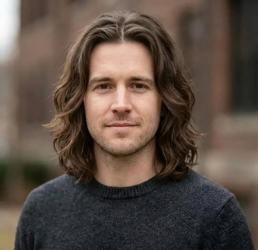 Relaxed Shoulder Wave hairstyle for Men