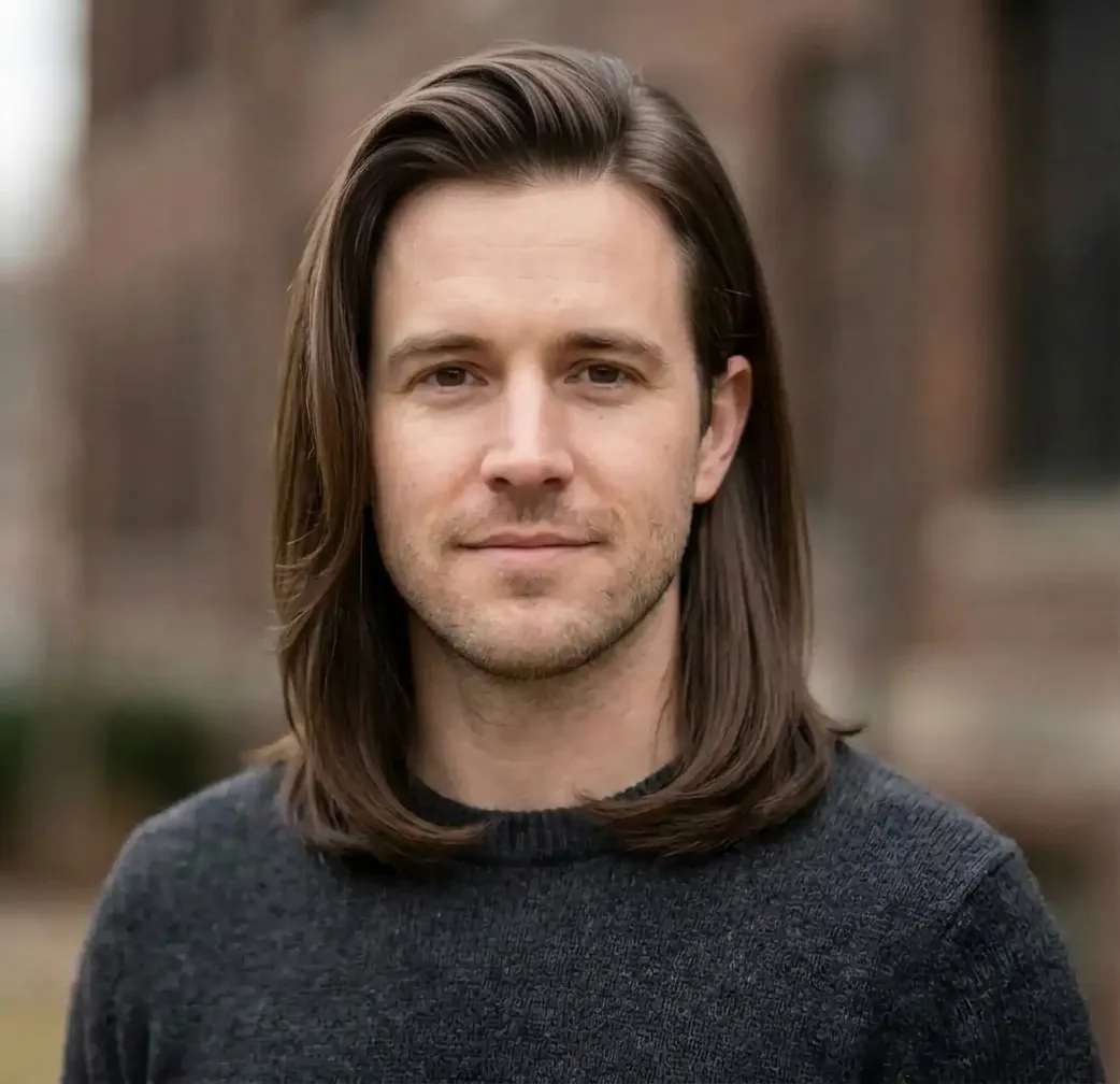 Sleek Face-Framing Lob hairstyle for Men
