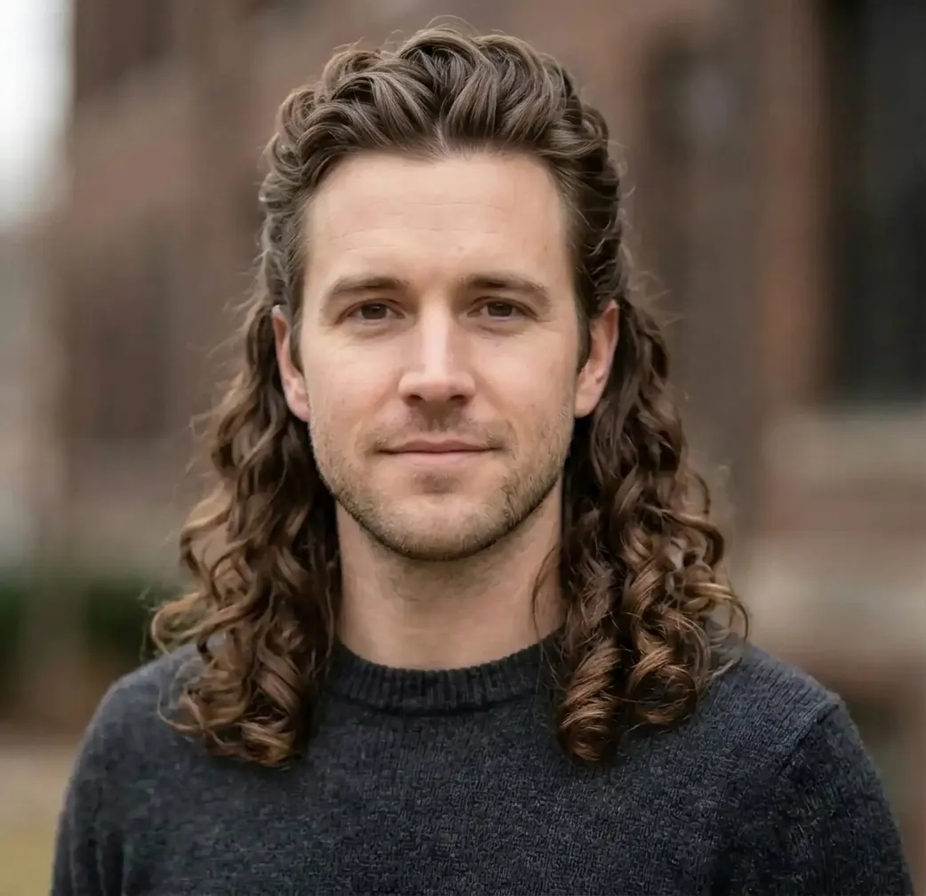 Sculpted Half-Up Curls hairstyle for Men