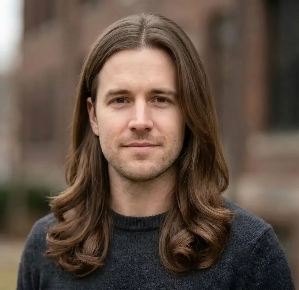 Smooth Curled Lengths hairstyle for Men