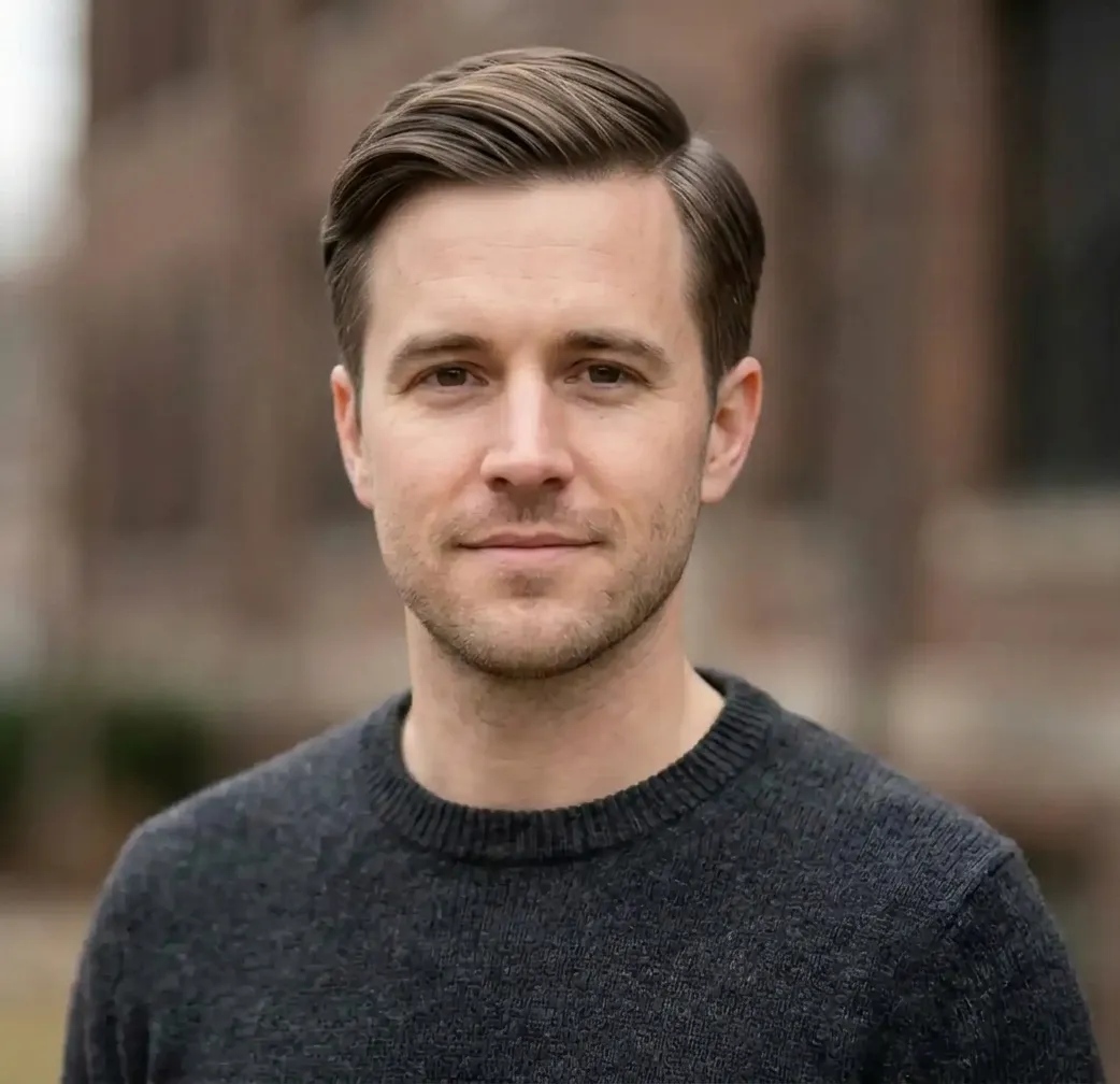 Smooth Tucked Pixie hairstyle for Men