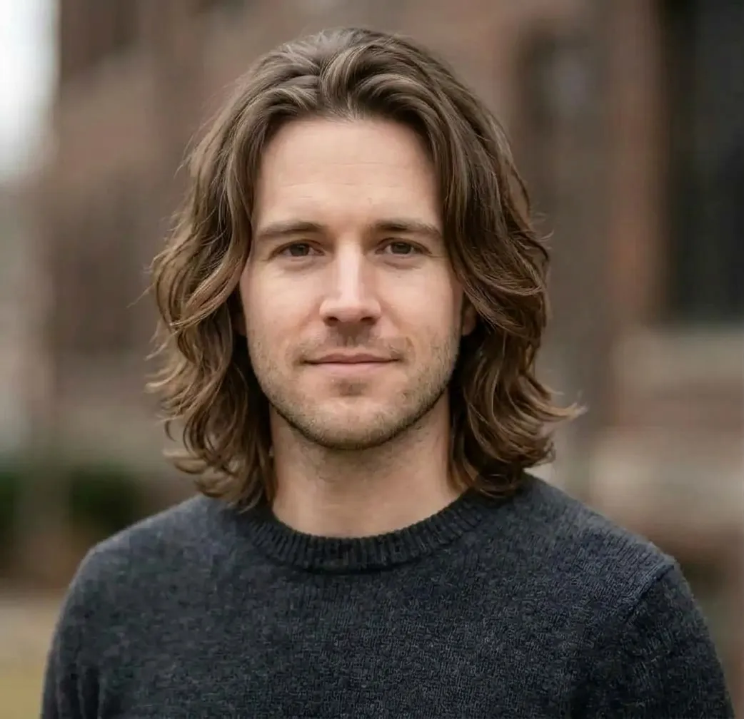 Tousled Airy Lob hairstyle for Men