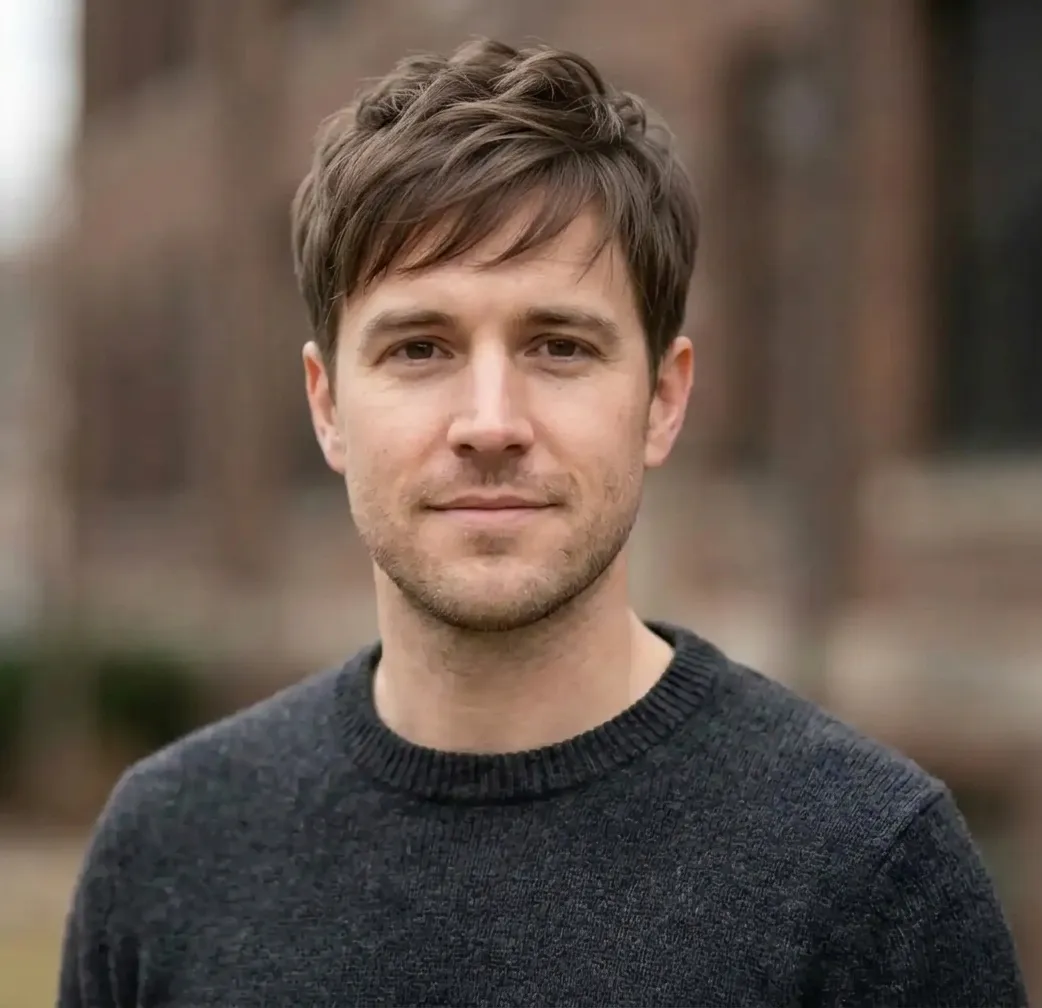 Wispy Side-Part Pixie hairstyle for Men