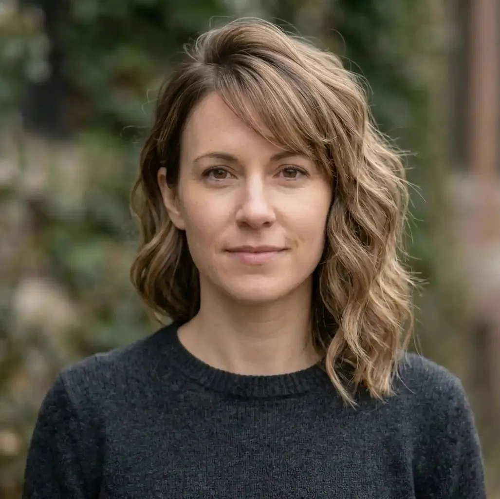 Arched Wave Cascade hairstyle for Women