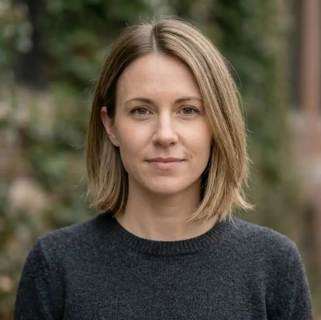 Split Tucked Bob hairstyle for Women