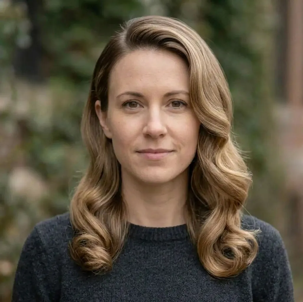 Swooping S-Curve Waves hairstyle for Women