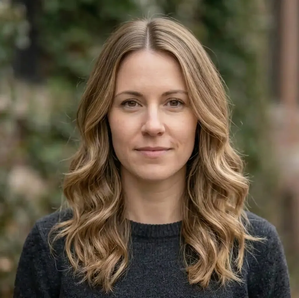 Elegant Wavy Layers hairstyle for Women