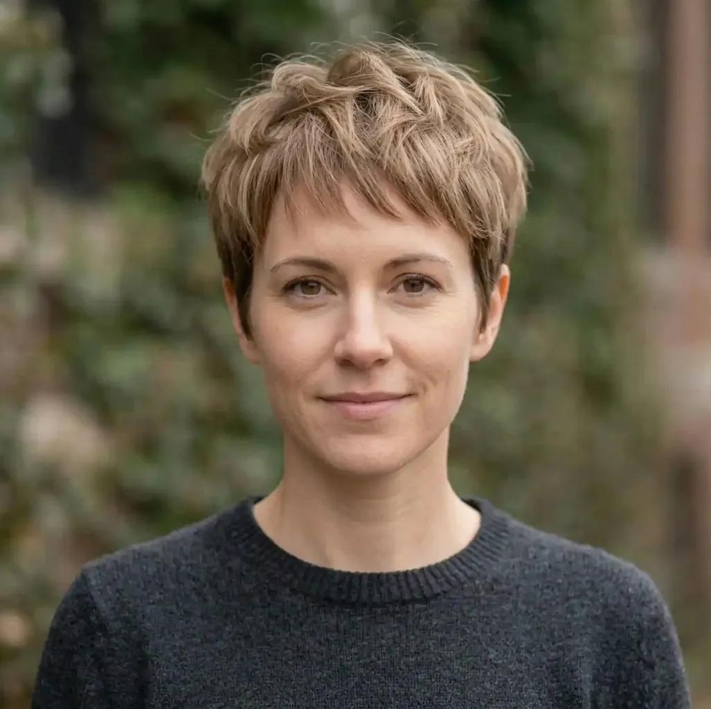 Feathered Crown Crop hairstyle for Women