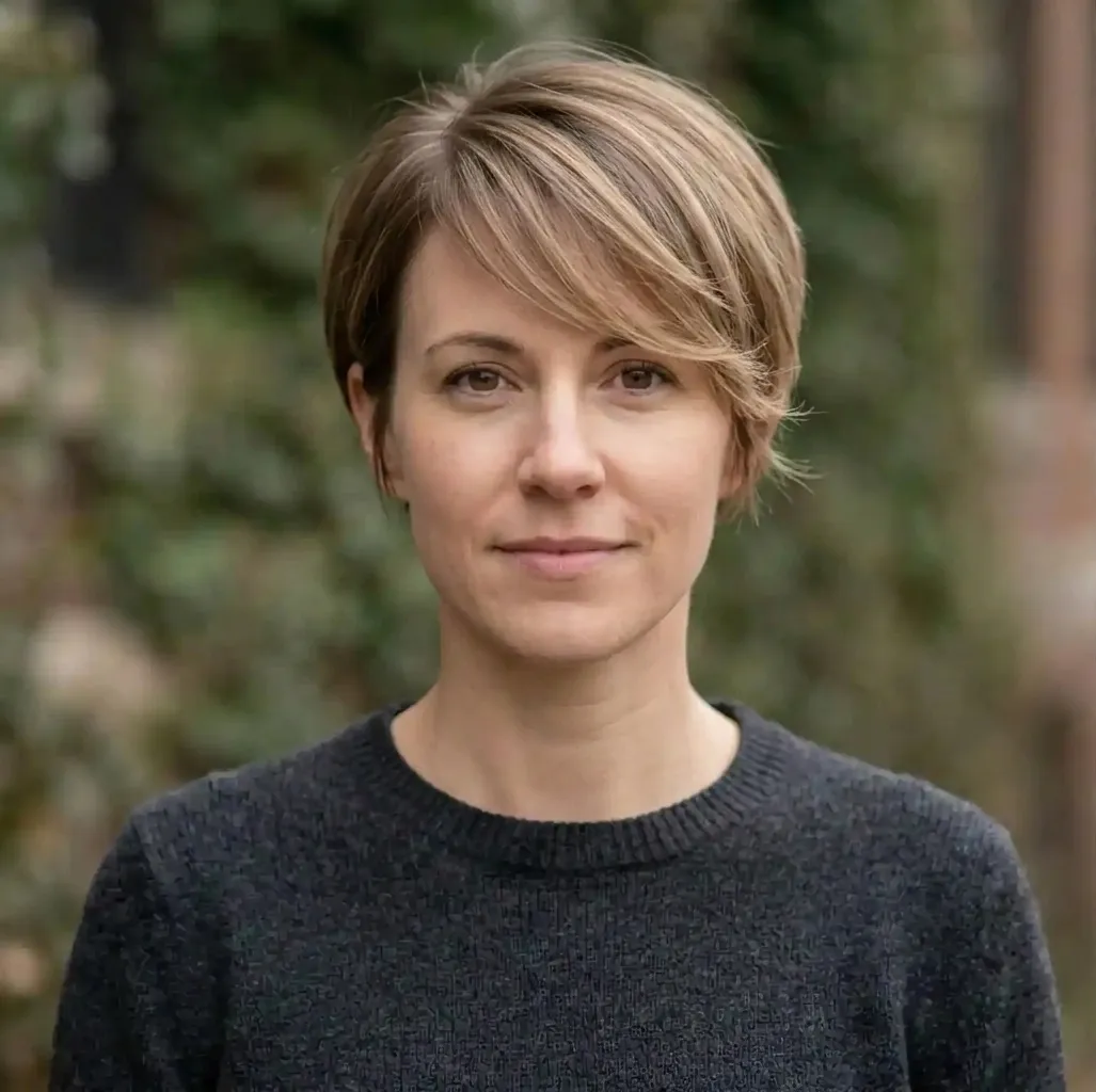 Feathered Side Pixie hairstyle for Women