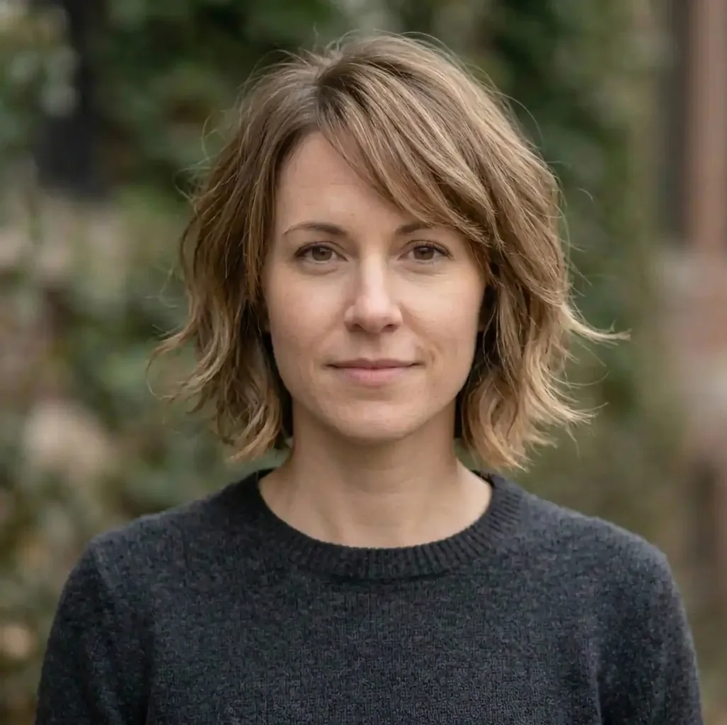 Layered Ripple Crop hairstyle for Women