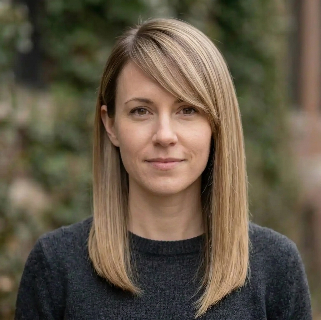 Asymmetrical Sweep hairstyle for Women