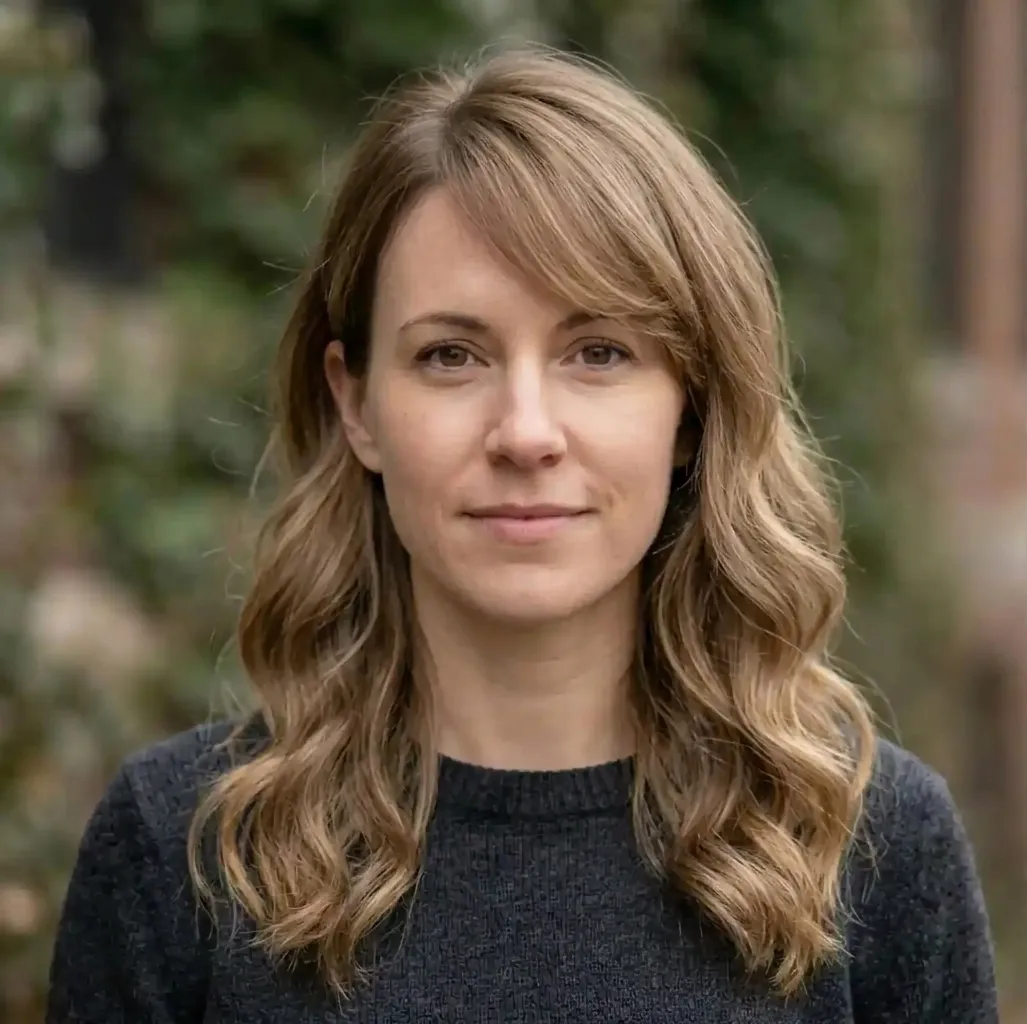 Flowing Wavy Fringe hairstyle for Women