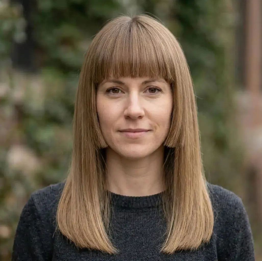Linear Fringe Mane hairstyle for Women