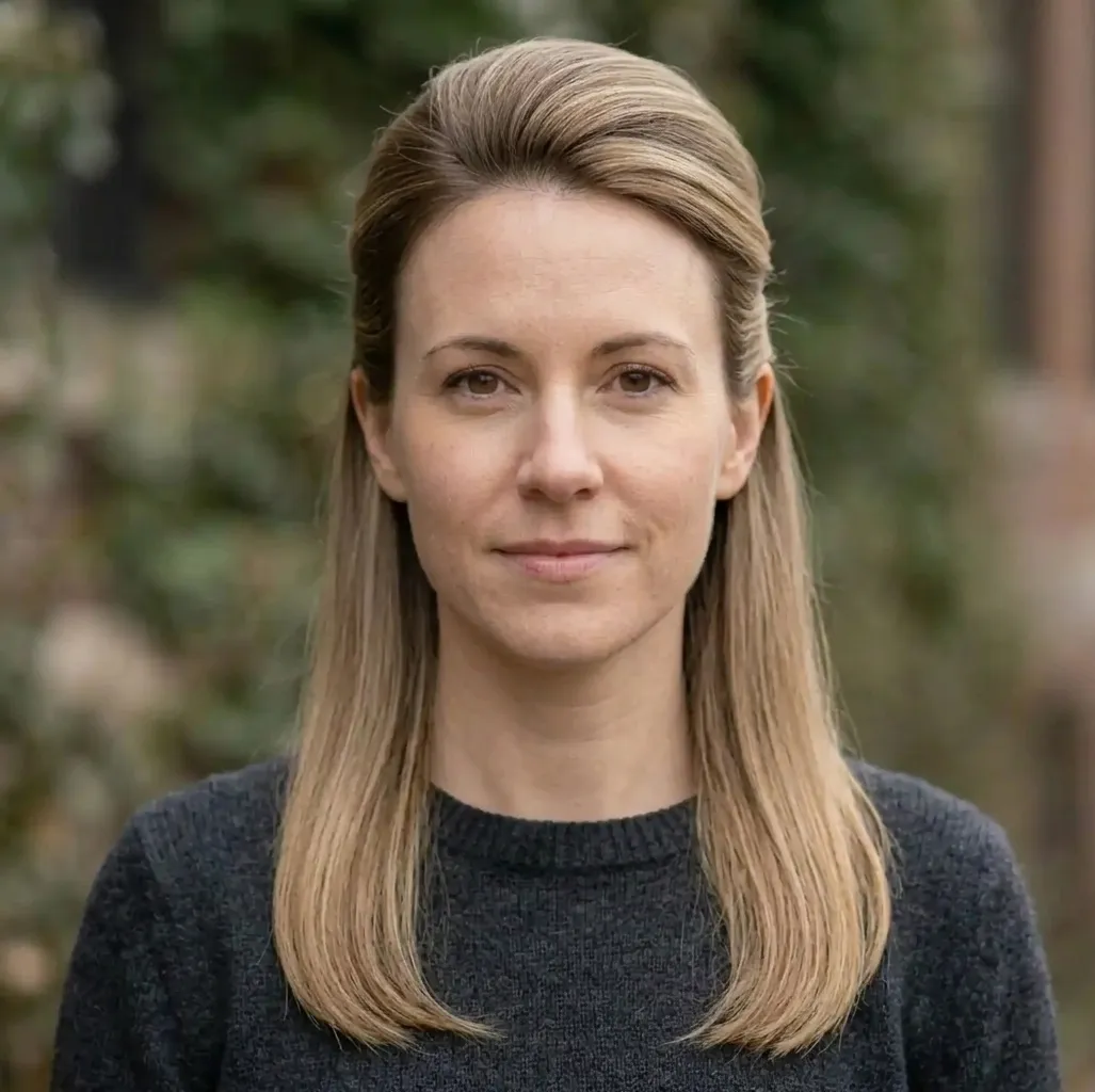 Polished Half-Up Flow hairstyle for Women