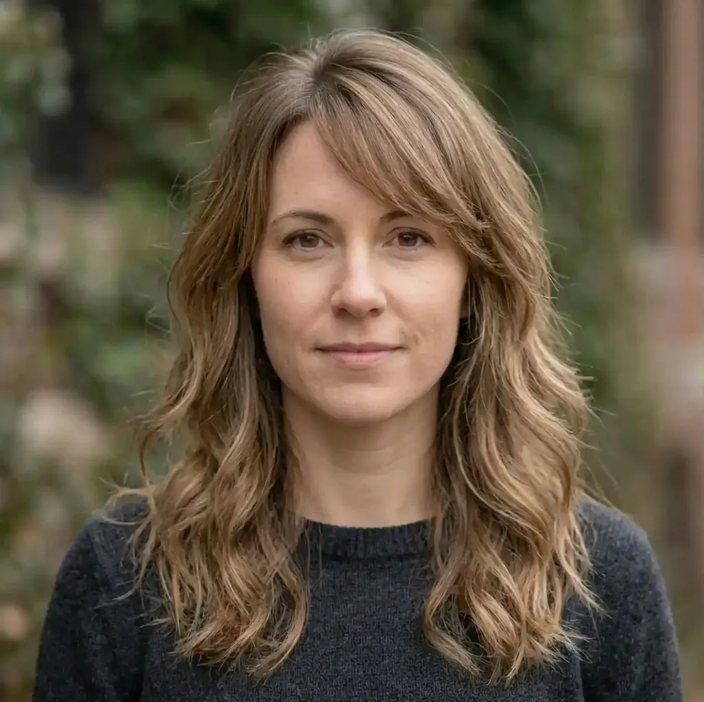 Rippled Swept Layers hairstyle for Women