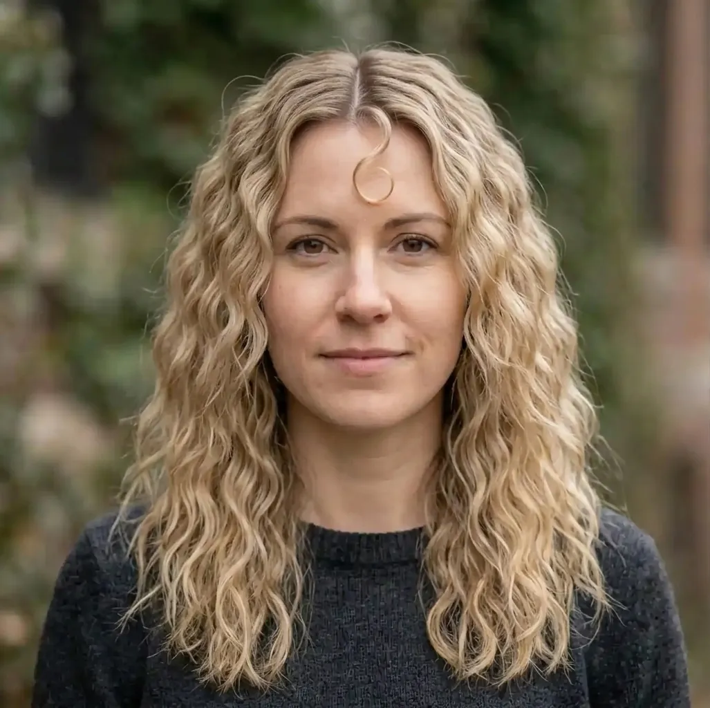 Rippled Center Part hairstyle for Women