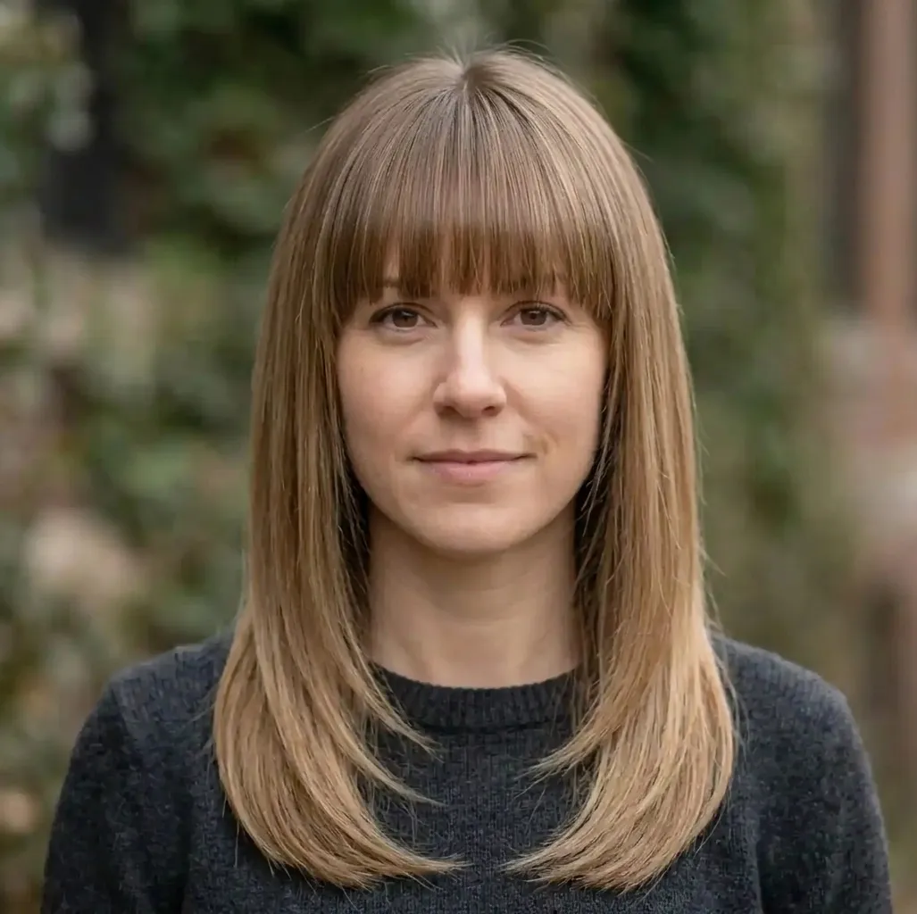 Sleek Fringe Straight hairstyle for Women
