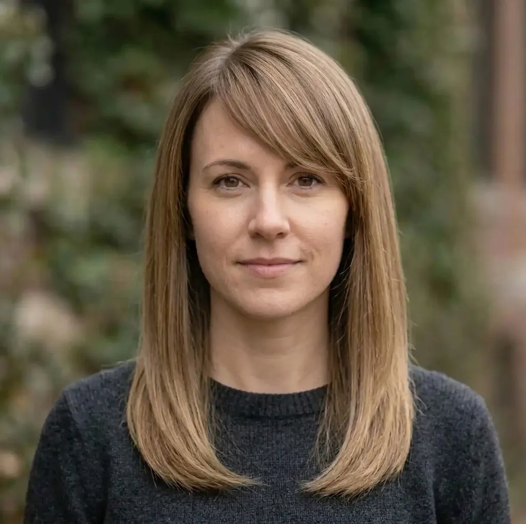 Straight Side Fringe hairstyle for Women