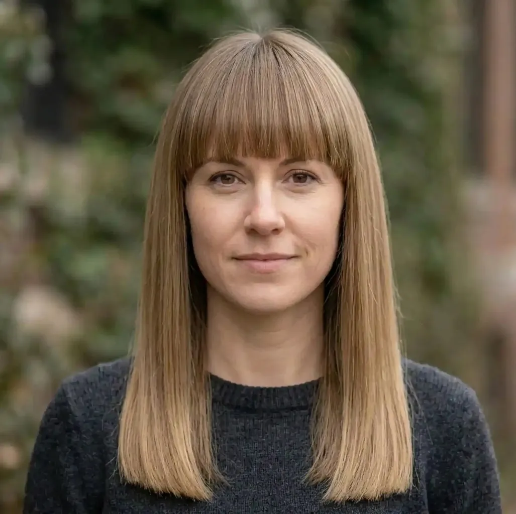 Blunt Fringe Straight hairstyle for Women