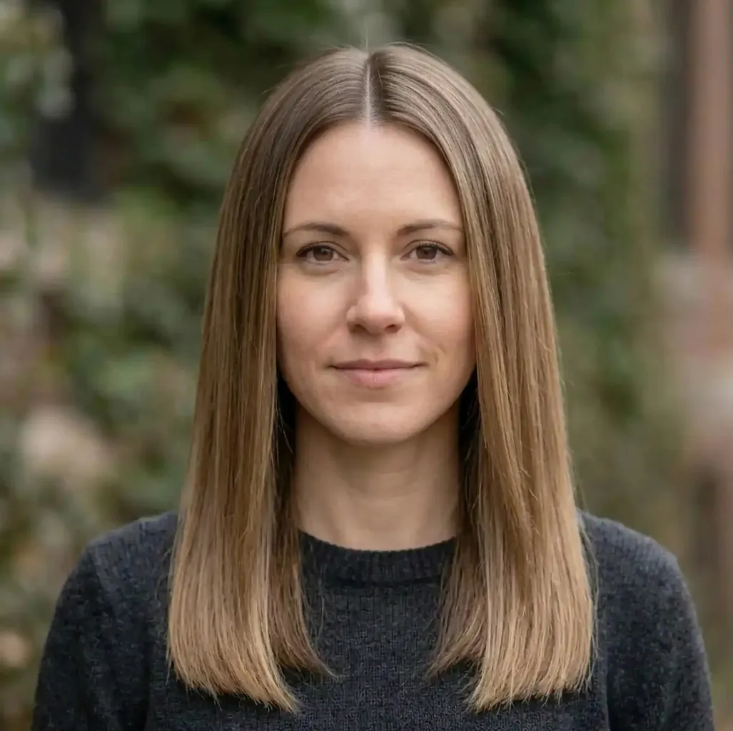 Sleek Middle Split hairstyle for Women