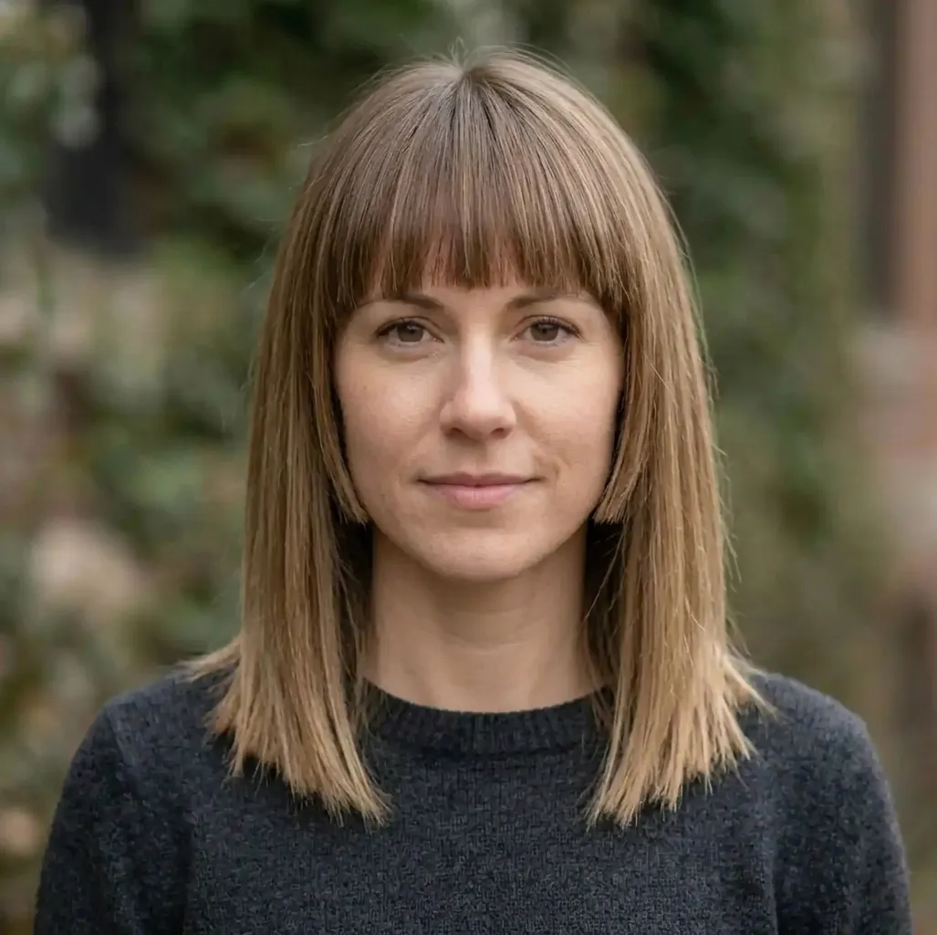Modern Blunt Fringe hairstyle for Women