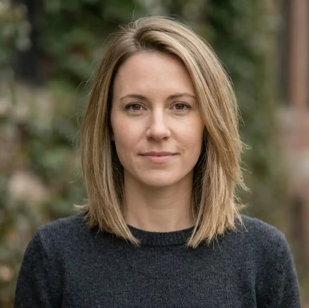 Dynamic Layered Lob hairstyle for Women