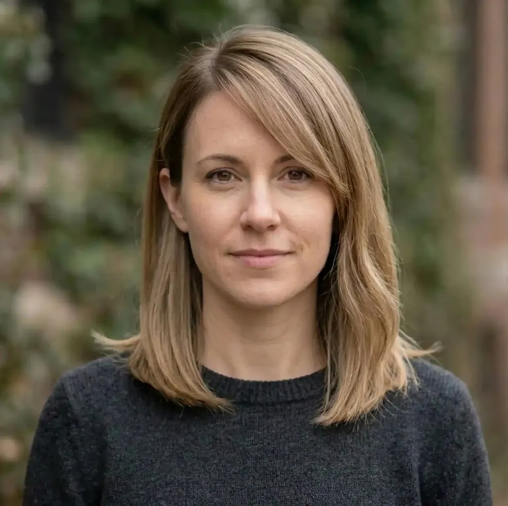Linear Tapered Lob hairstyle for Women