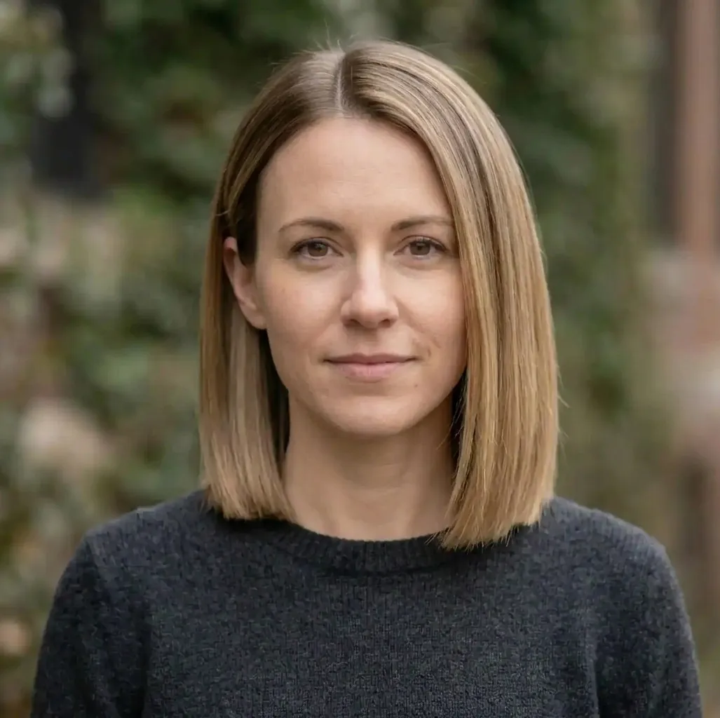 Polished Level Bob hairstyle for Women