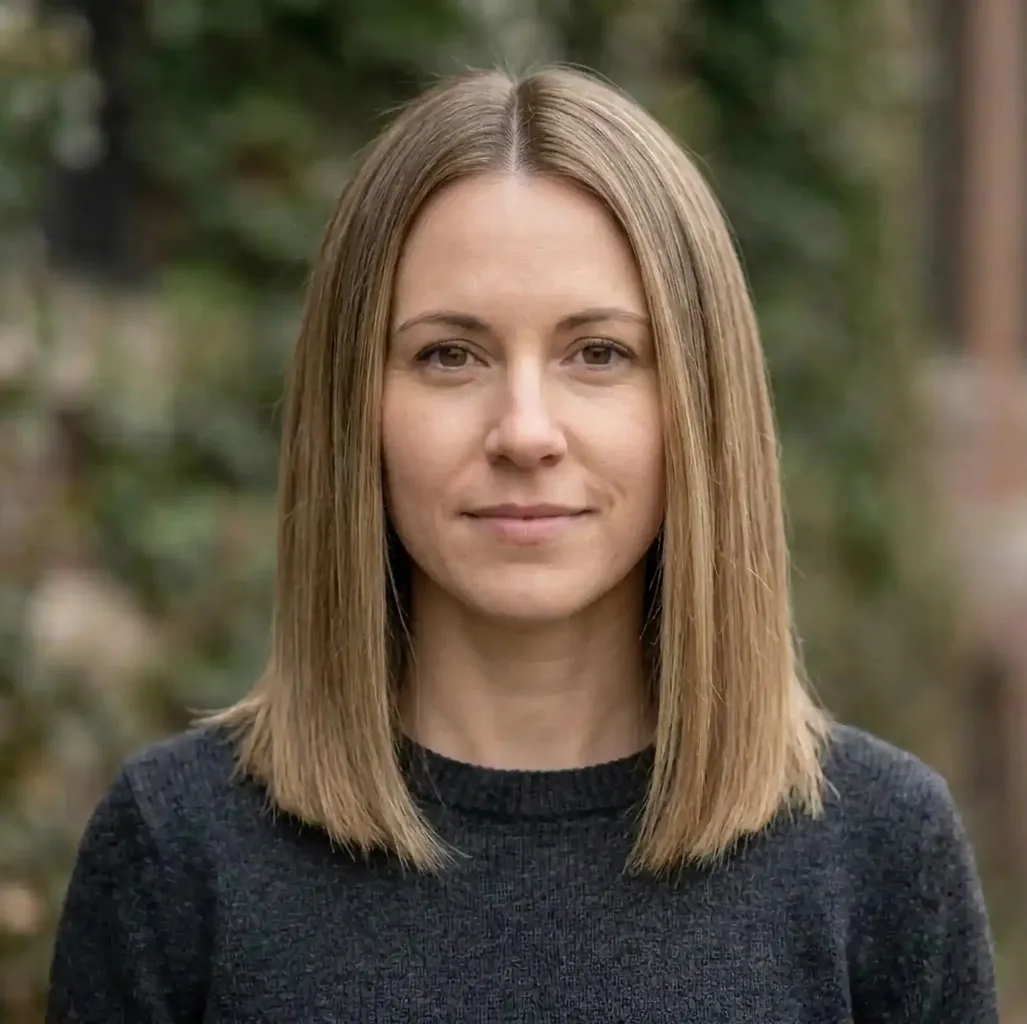 Glossy Median Straight hairstyle for Women