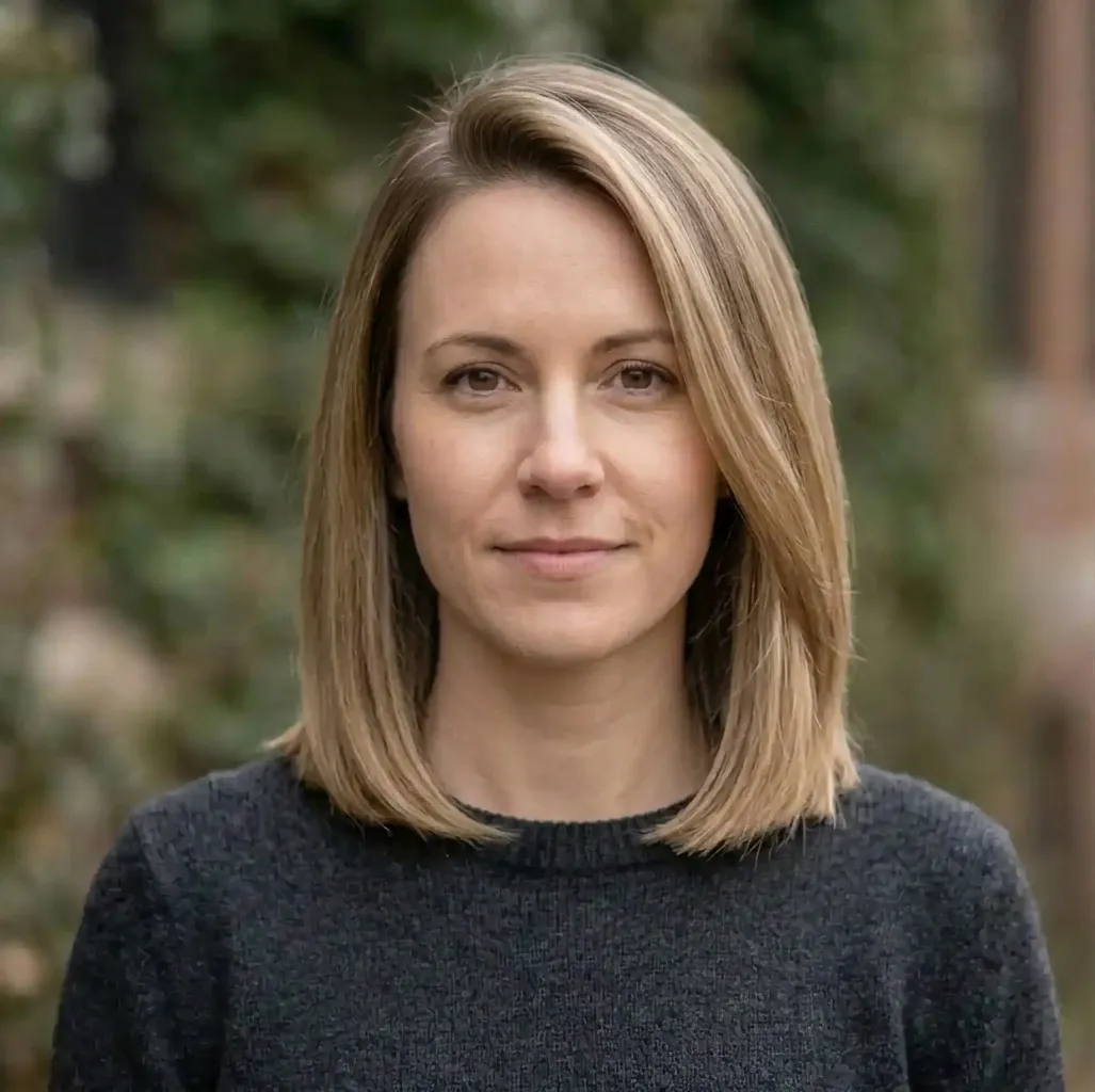 Mid-Length Uniform Bob hairstyle for Women