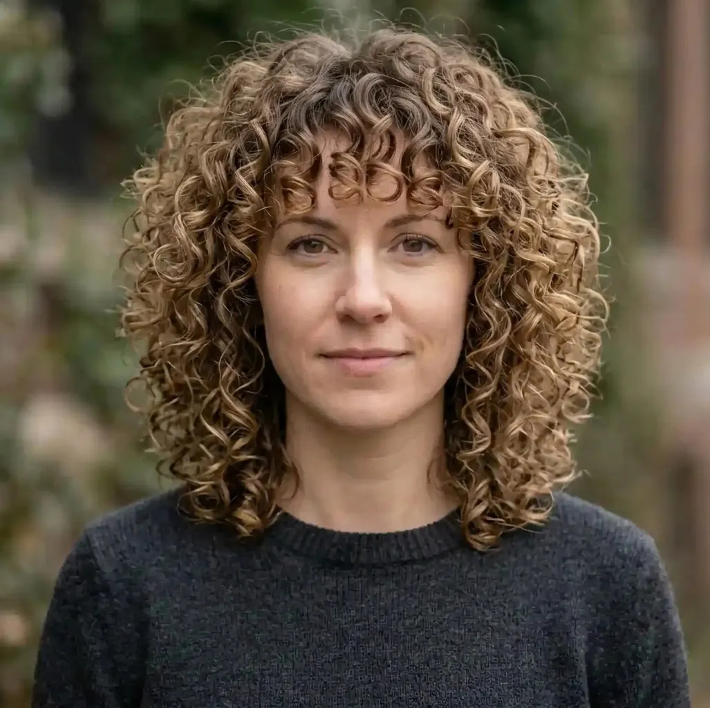 Voluminous Curly Fringe hairstyle for Women