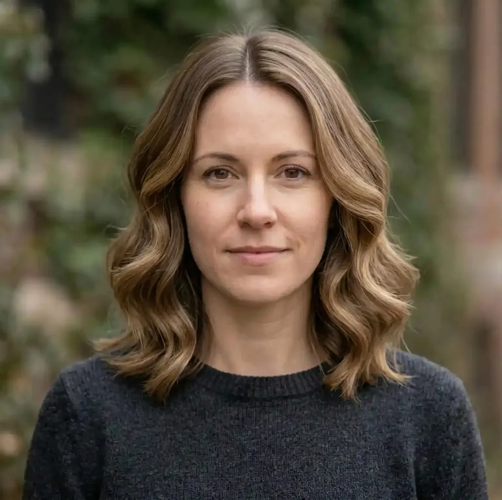 Sculpted Wavy Lob hairstyle for Women