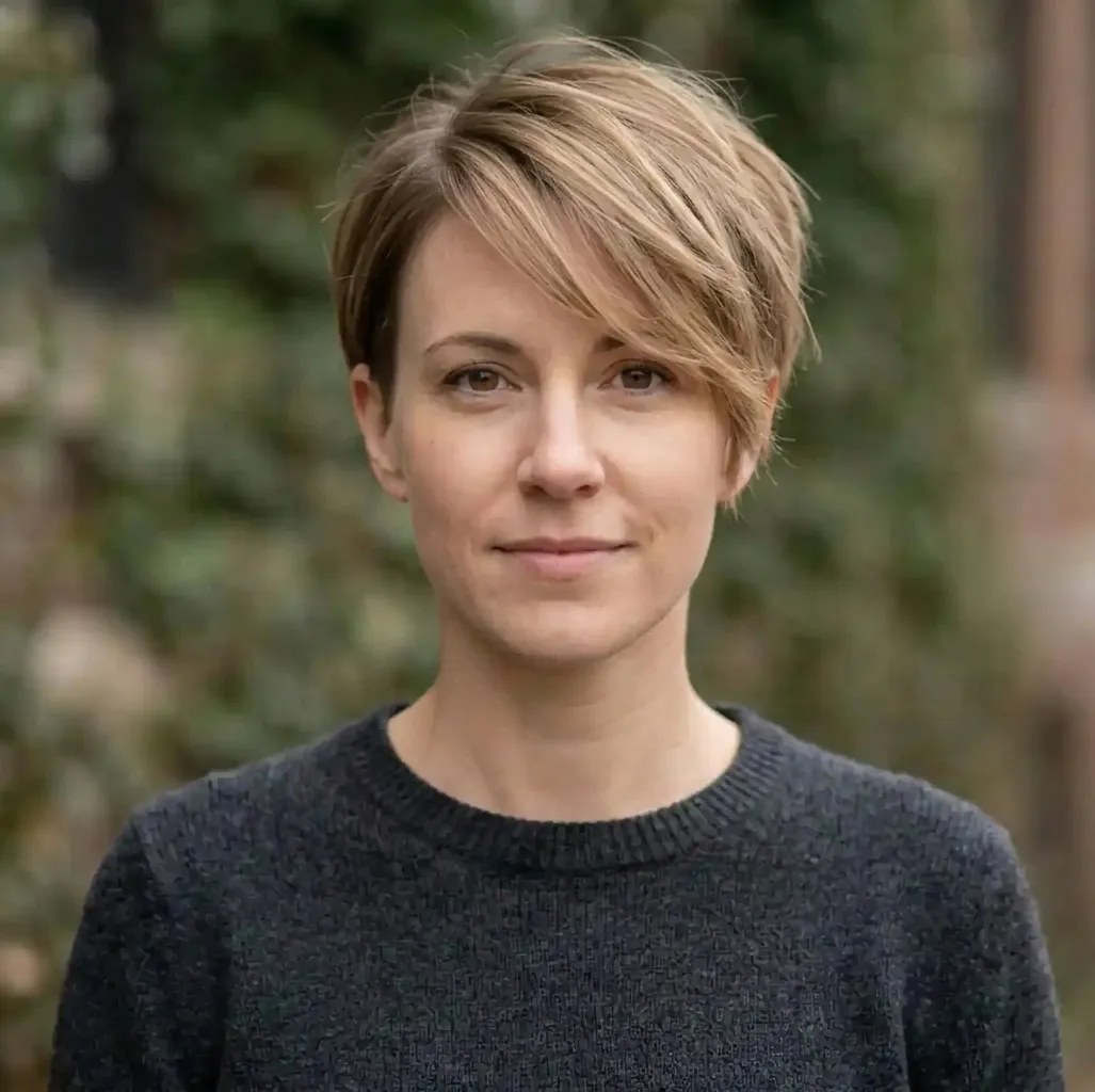 Angled Side Crop hairstyle for Women