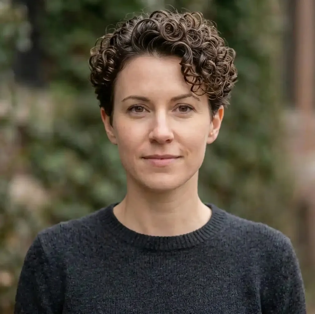 Coiled Short Crop hairstyle for Women