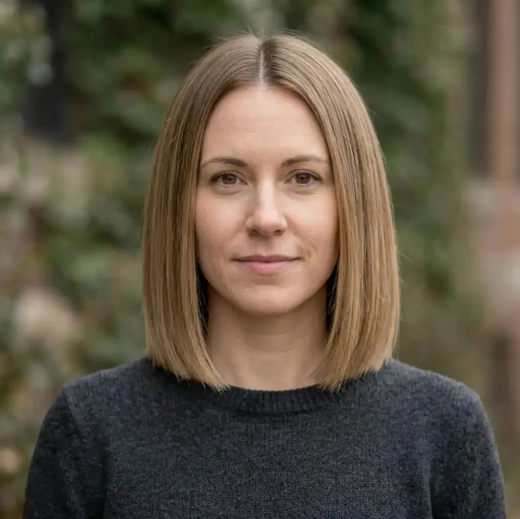 Sleek Blunt Bob hairstyle for Women