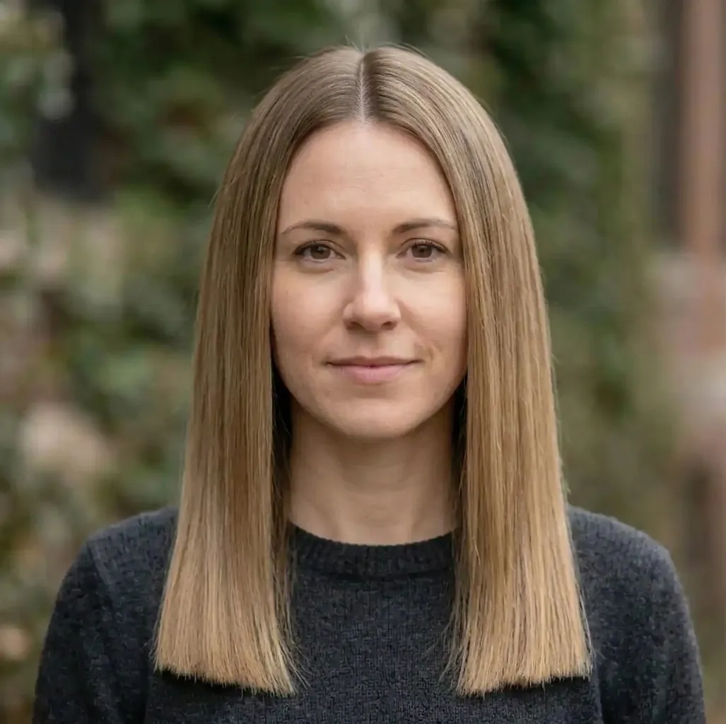 Sleek Linear Mane hairstyle for Women