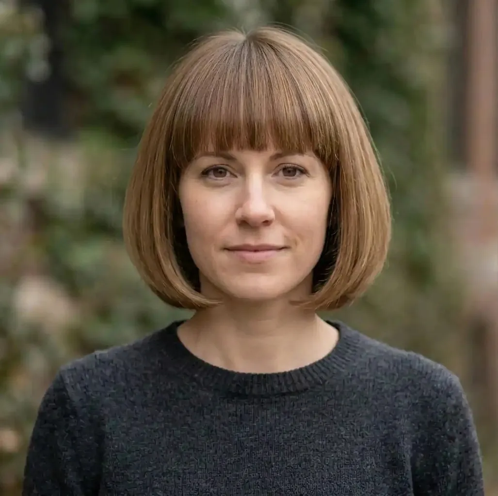 Smooth Under-Tuck Bob hairstyle for Women
