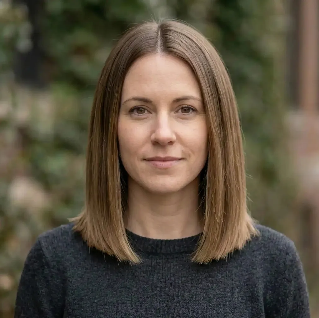 Straight Level Lob hairstyle for Women