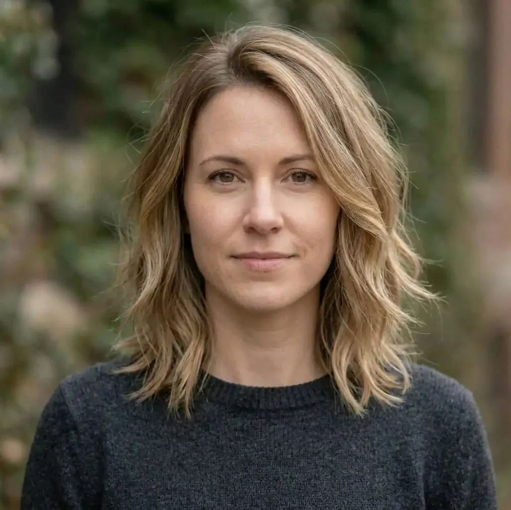 Tousled Airy Lob hairstyle for Women
