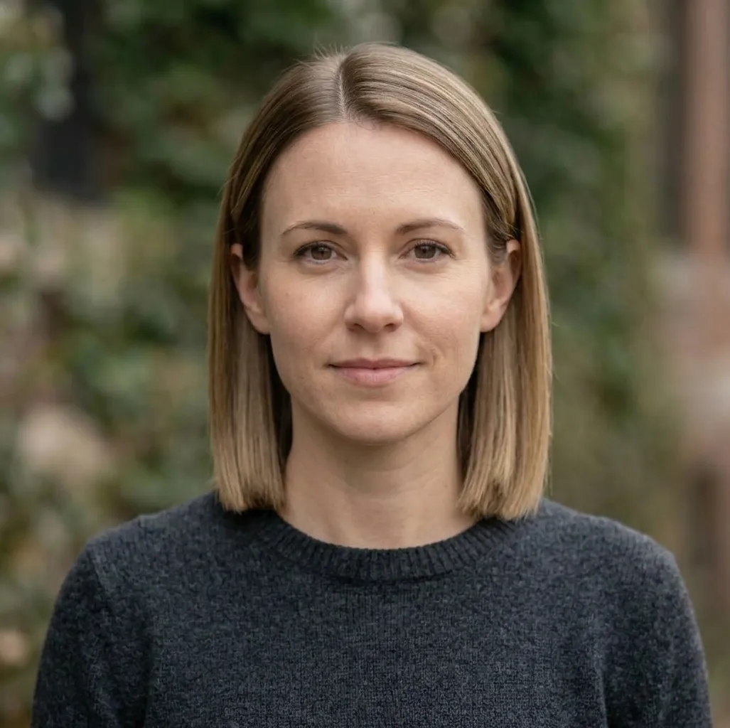 Tucked Glass Bob hairstyle for Women